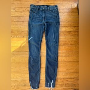 Hollister Dark Wash Hi-Rise Jegging - Size 5, distressed hem